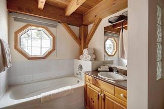 Alpine Timber Luxury Chalet w/Hot Tub - 9
