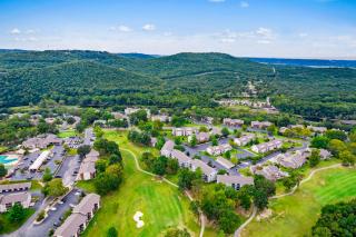 Elegant Lakeside Retreat in Branson - Branson - 3