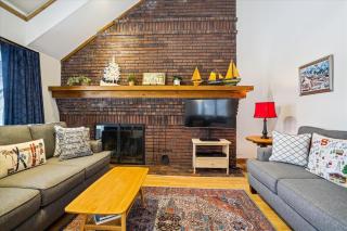 Sunrise Village East Glade B2 Cozy Ski-In Ski-Out 3-Bedroom Condo with Fireplace & Resort Amenities - Killington - 6