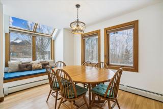 Sunrise Village East Glade B2 Cozy Ski-In Ski-Out 3-Bedroom Condo with Fireplace & Resort Amenities - Killington - 1