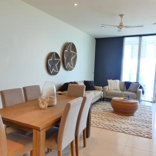 Deluxe Front Ocean Views modern self-contained apartment - 6