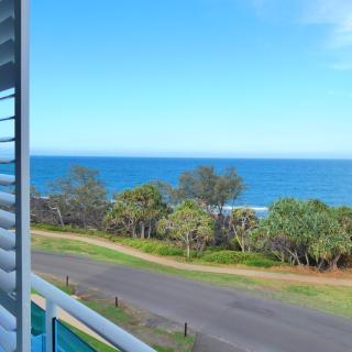 Deluxe Front Ocean Views modern self-contained apartment - 3