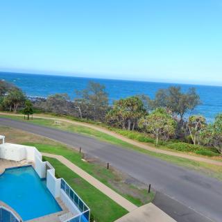 Deluxe Front Ocean Views modern self-contained apartment - 2