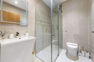 Tranquil Flat with Outdoor Space - Prime Location! - Londra - 2