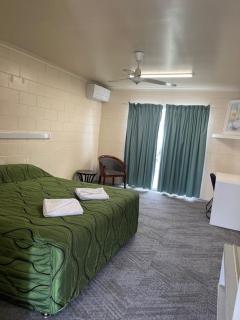 The Park Motel - Charters Towers - 2