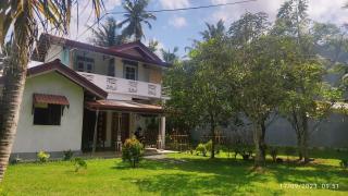 Green House, Upstairs Apartment - 0