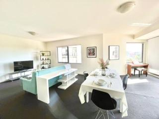 A Cozy 2B2B Apt Next To Carlton Garden W/ Parking - 1