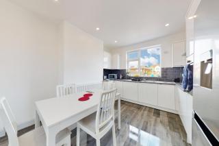 Modern 3 bedroom House with garden & private parking - Hounslow - 7