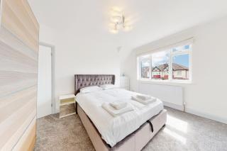 Modern 3 bedroom House with garden & private parking - Hounslow - 3