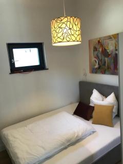 Schöne 1,5 Zimmer Wohnung mit Aussenterrasse, Nice small 1,5 room flat with an outside terrace - Weichs - 7