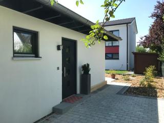 Schöne 1,5 Zimmer Wohnung mit Aussenterrasse, Nice small 1,5 room flat with an outside terrace - Weichs - 1