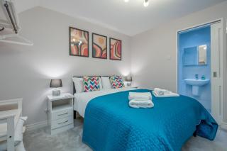 StayByNumbers - Belfast City Centre - 3 bed, 3 bathroom & parking - Belfast - 0