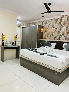 Hotel Blue Petals - Shamshabad - 2