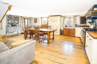 Idyllic Dorset Cottage Surrounded by Fields in the Heart of the Countryside - sleeps 7 - 2