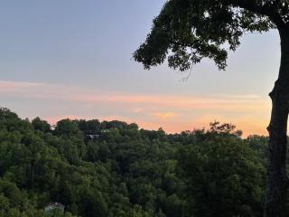 Ski Mtn Chalet: Hot Tub, Sauna, Fireplace, Arcade Games, Mountain Views - Gatlinburg - 9