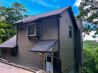 Ski Mtn Chalet: Hot Tub, Sauna, Fireplace, Arcade Games, Mountain Views - Gatlinburg - 6
