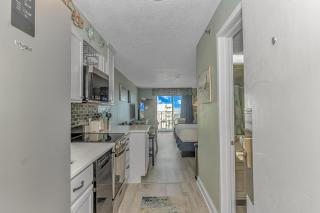 Completely Renovated Ocean View Suite! Perfect for 4 Guests! Sea Mist 51410 - Myrtle Beach - 7