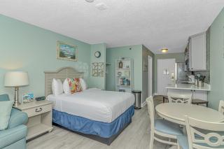 Completely Renovated Ocean View Suite! Perfect for 4 Guests! Sea Mist 51410 - Myrtle Beach - 4