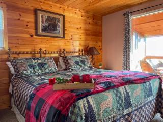 Luxurious Pigeon Forge Cabin, w/ HotTub, EasyDrive, Arcade Game, Panoramic Views - 7