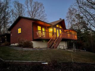 Luxurious Pigeon Forge Cabin, w/ HotTub, EasyDrive, Arcade Game, Panoramic Views - 5