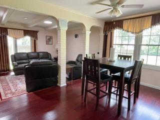 Gorgeous Williamsville Home in Central Location - 1