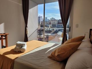 Estudio luminoso con balcón cerca de UADE y Favaloro - 1