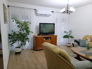 Entire house floor - 2-Bedroom Cozy & Peaceful Apartment - Podgorica - 7