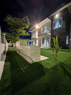 TropINN Villa- CornerHouse•BIGPool•BBQ•KTV•Billard - 1