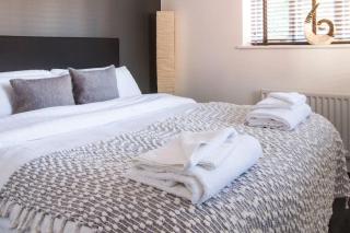 4 Bed Townhouse 2 mins from everything & 1 parking space! - Stratford-upon-Avon - 7