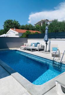 Apartments Spanic Haus mit Pool - 1