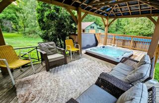 La Datcha 20 Acres Private Spa, with Pool, Jacuzzi & Wood Burning Sauna - 3