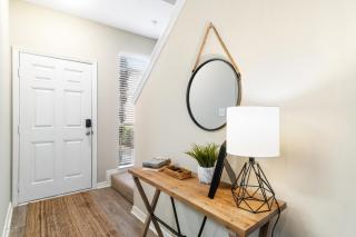 !! NEW !! 5min walk 2 Miramar Beach, Mins to Shopping, Steps to Pool, Patio and Yard, Dog Friendly, 1GB Wifi - Destin - 5