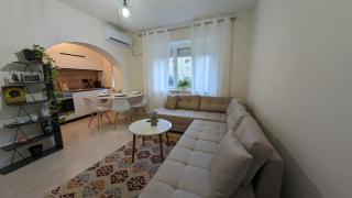 Modern Cozy Apartment 10 Min Walk to Skanderbeg Square - Tirana - 0