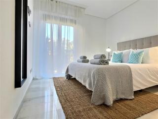 Harbour Heaven 2 Bed, 2 Bath Apartment Steps from Puerto Banus Marina and Beach - Marbella - 1