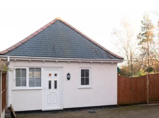 Colchester Town, modern, detached, guest house - Colchester - 0