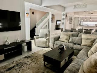 Royal LUXURY Villa with Private Heated Pool Sheikh Zayed City Cairo اجمد ڤيلا بجد في الشيخ زايد حمام سباحة خاص ساخن درجة حراره 40 - 6th Of October - 9