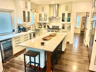 Corkscrew Willow Estate - Vancouver - 8