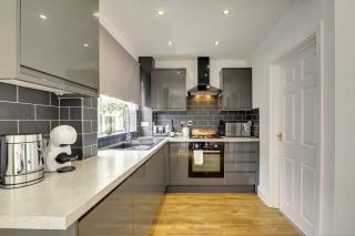 Cosy 2 Bedroom Stay for 4 Guests Ample Parking and Fast WiFi Near NEC and Airport Special Deals Available! - 8