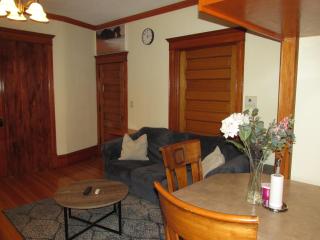 Victorian Home Near Downtown - 8