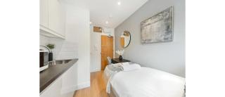 The *Best* Airbnb for Transport in London! Promise - 3