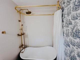 Dreami Stays East Nashville - 2BR Retreat with Cozy Patio and Mini Golf - Nashville - 4