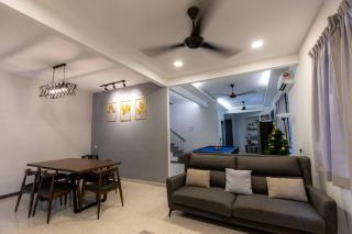 Georgetown 15Px V Kids Pool n KTV n Jacuzzi Spa n Pool Table n Trampoline - Gelugor - 0