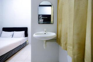 Marcello Residence Siwalankerto near Petra University Surabaya Mitra RedDoorz - Surabaya - 5