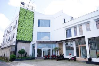 Urbanview Hotel Ratu Elok Syariah Banjarbaru by RedDoorz - Martapura - 0