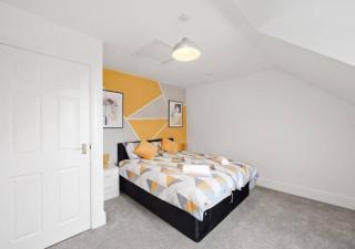 Stylish 4-Bedroom Apartment with Scenic Garden Views, Free WiFi & Parking - Perfectly Located Near Lincoln University - Lincolnshire - 4