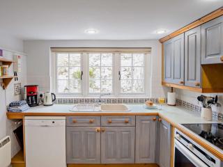 3 Bed in Niton Undercliff IC125 - Niton - 8
