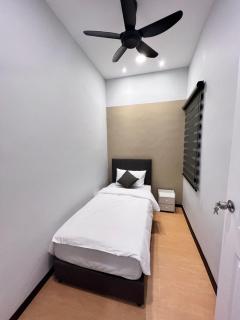 [9 TO 11 PAX] MUAR JERAM - BRIGHT INN HOMESTAY - 9