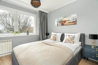 Stylish Two Bedroom Apartment with Parking Near Lake Malta in Poznań by Noclegi Renters - Poznań - 9