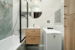 Stylish Two Bedroom Apartment with Parking Near Lake Malta in Poznań by Noclegi Renters - 7