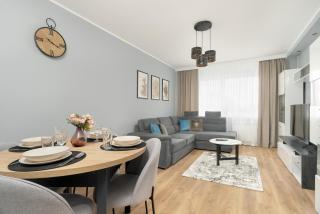 Stylish Two Bedroom Apartment with Parking Near Lake Malta in Poznań by Noclegi Renters - Poznań - 5
